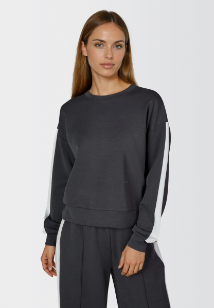 Sweatshirt with contrasting stripes