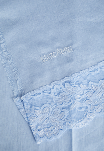 Cotton cloth with lace trim