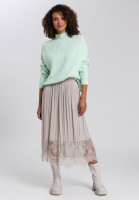 Pleated skirt with high quality lace hemline
