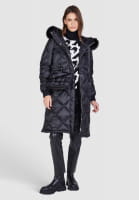 Puffer coat in a parka look