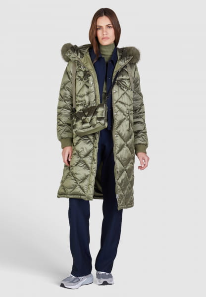 Puffer coat in a parka look