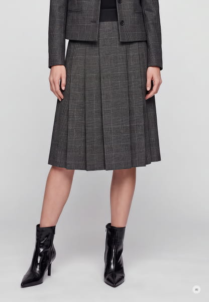 Skirt with elastic waistband