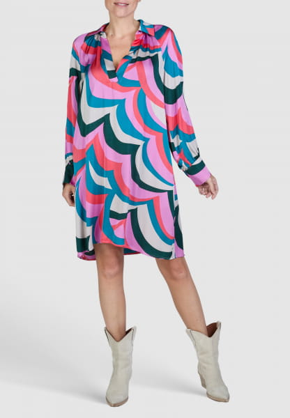 Dress in graphic wave print