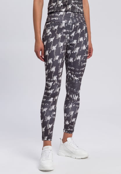 Leggings with abstract camouflage print