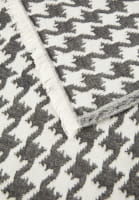 Cozy jacquard scarf with houndstooth pattern