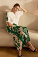 Pyjamahose mit grünem Print