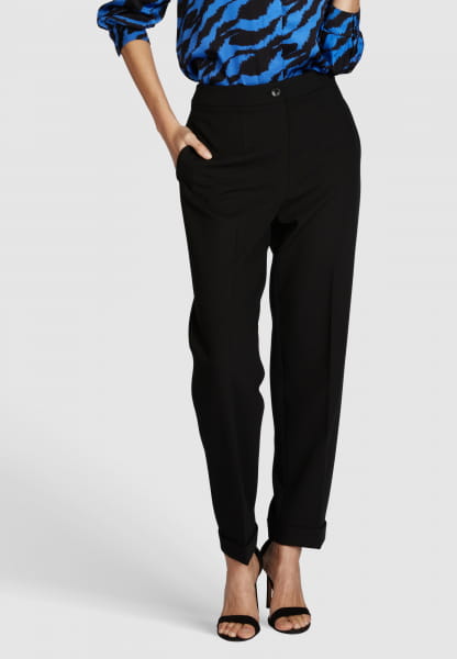 Shortened trousers in soft double fabric