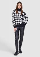 Jacquard sweater in a houndstooth pattern