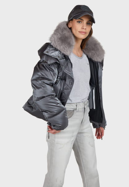 Puffer jacket with a shimmering look