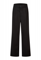 Pleated trousers made from a sustainable lyocell blend