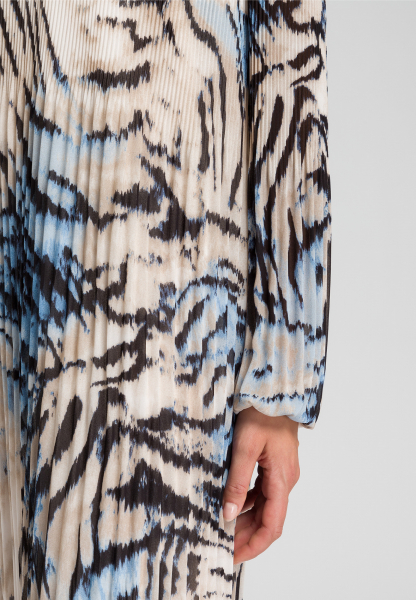 Pleated dress with abstract animal print
