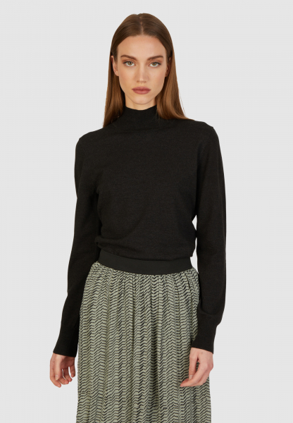 Turtleneck sweater in a basic style
