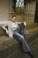 Jeanshose mit weitem Bein
