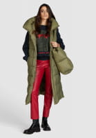 Outdoor coat with voluminous hood