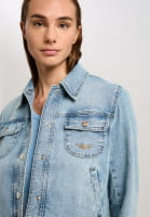 Jeansjacke mit mittelblauer Waschung