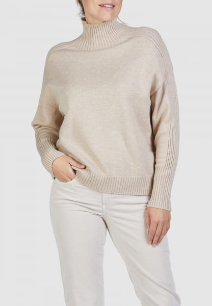 Turtleneck-Pullover mit Rippendetails