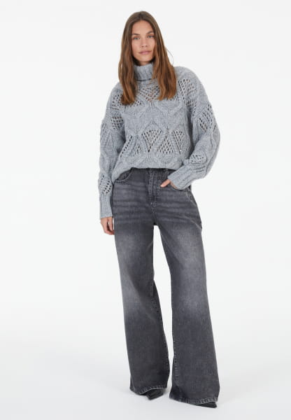 Jeanshose mit weitem Bein