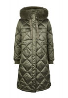 Puffer coat in a parka look