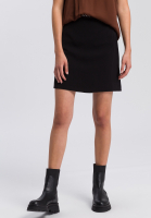 Skirt made from crease-free material