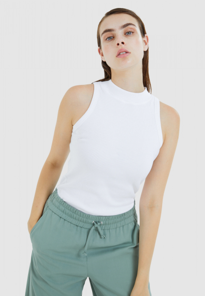 Ribbed top with stand-up collar
