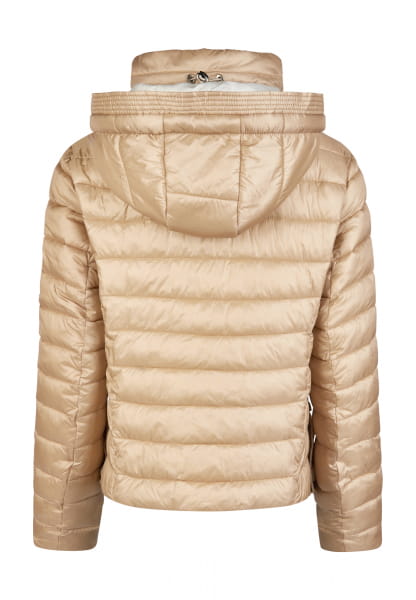 Buffer jacket with quilted panels
