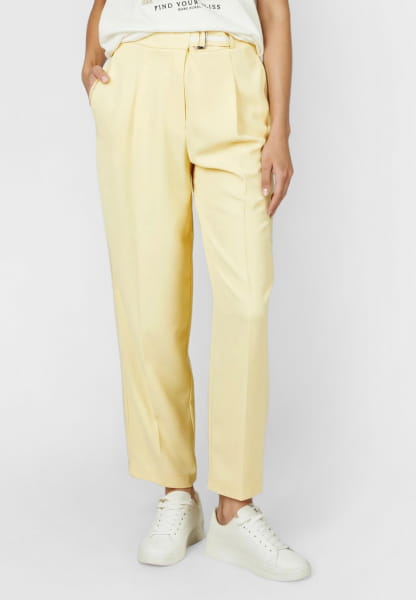 Pleated pants made from flowing fabric