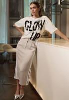 Shirt with shiny pigment print
