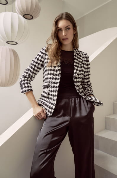 Blazer with houndstooth pattern