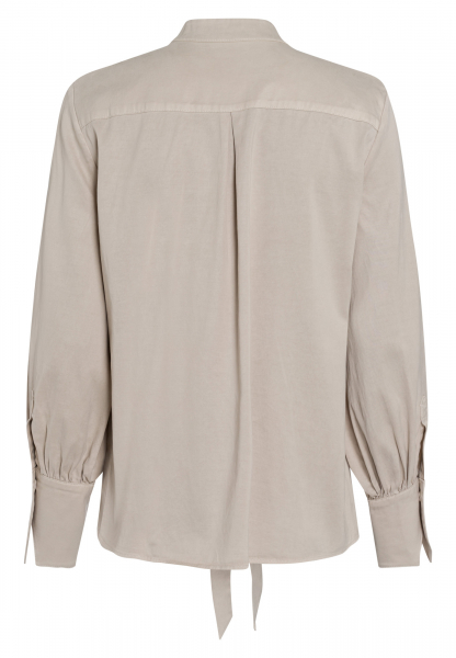 Sustainable blouse in a sporty look