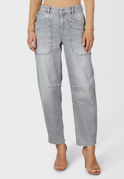Jeans mit Schmuckbändern