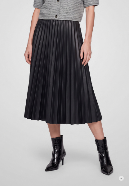 Pleated faux leather skirt