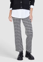 Cropped trousers with houndstooth pattern