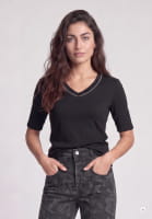 Ribbed shirt with decorative trim