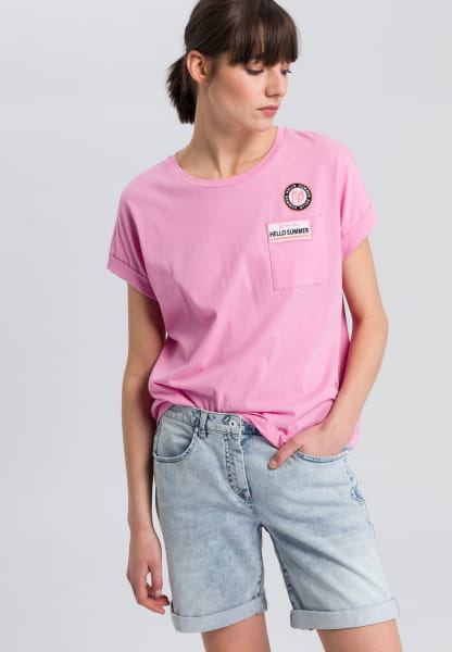 T-shirt with embroidered badge