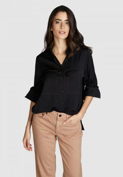 Hemdbluse mit Kontrastnähten
