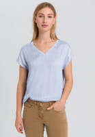 Blouse shirt made from flowing fabric