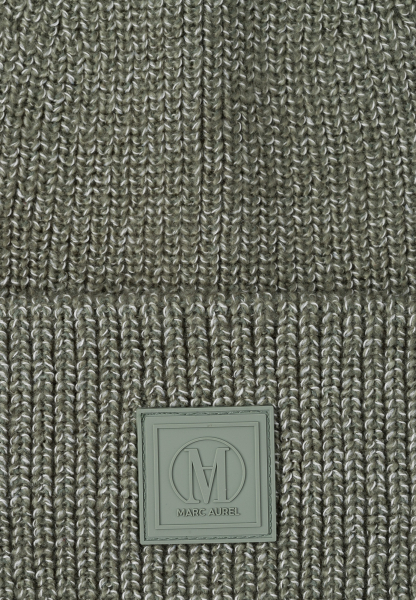 Knitted cap with logo badge