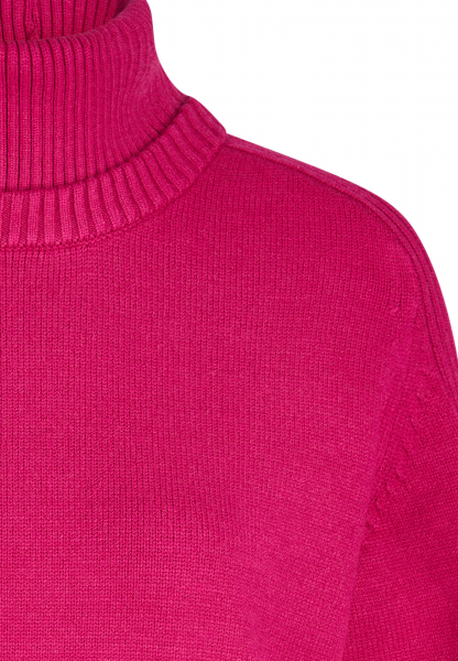 Sweater with removable collar