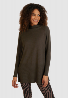 Sweater with raglan sleeves