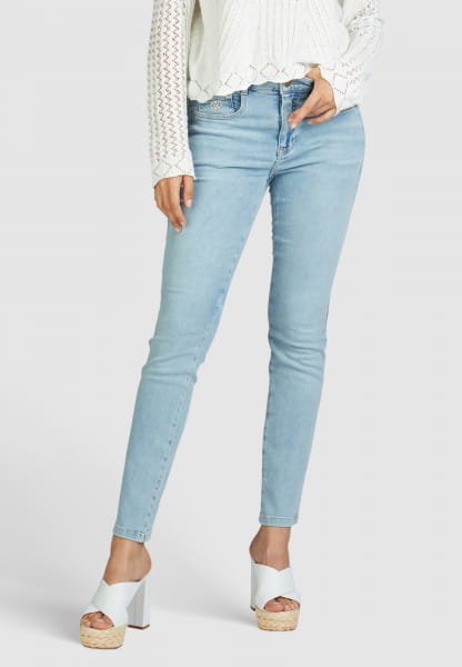 Skinny jeans made from lightweight blue denim with lyocell content