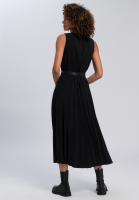 Maxi dress made from crease-free material