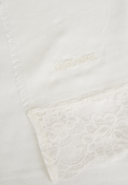 Cotton cloth with lace trim