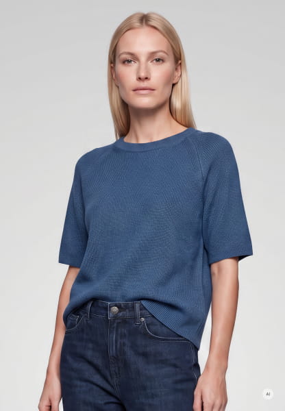 Boxy sweater with three-quarter sleeves