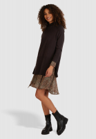 Sweater with raglan sleeves