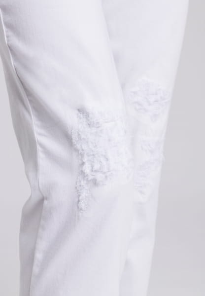 Cropped-Jeans aus leichtem White Denim mit Destroys
