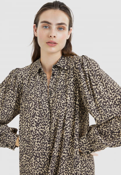 Dress with minimal leo print