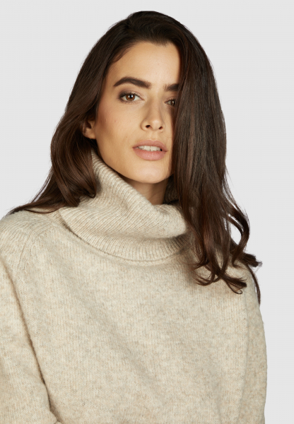 Turtleneck jumper with raglan sleeves