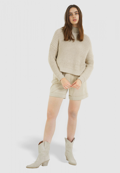 Turtleneck-Pullover mit überschnittenen Schultern