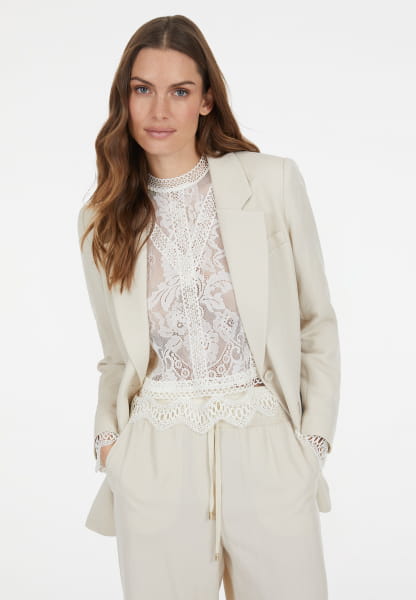 Spitzenbluse im Boho-Look