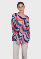 Pleated blouse in a graphic wave print